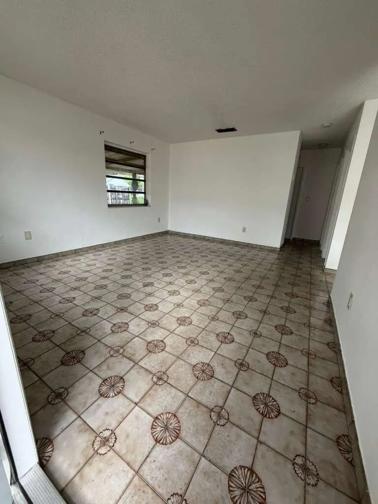 4796 E 10th Avenue Hialeah, FL 33013