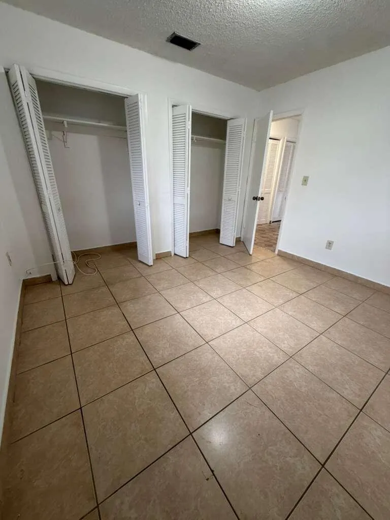 4796 E 10th Avenue Hialeah, FL 33013