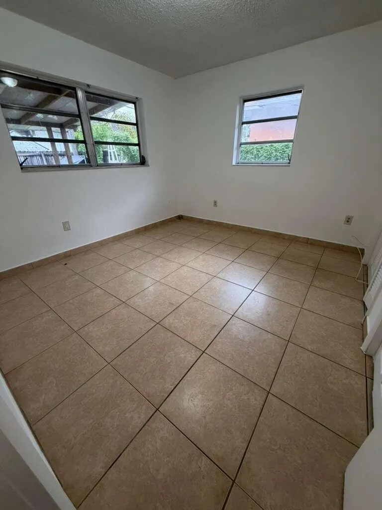 4796 E 10th Avenue Hialeah, FL 33013