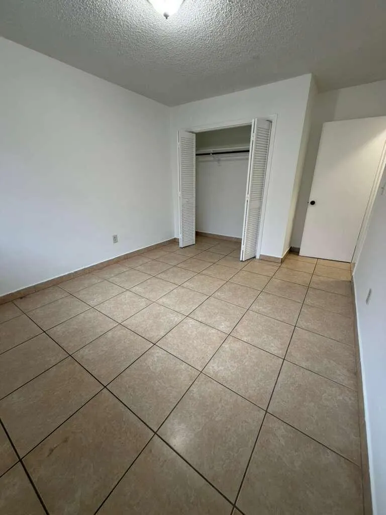 4796 E 10th Avenue Hialeah, FL 33013