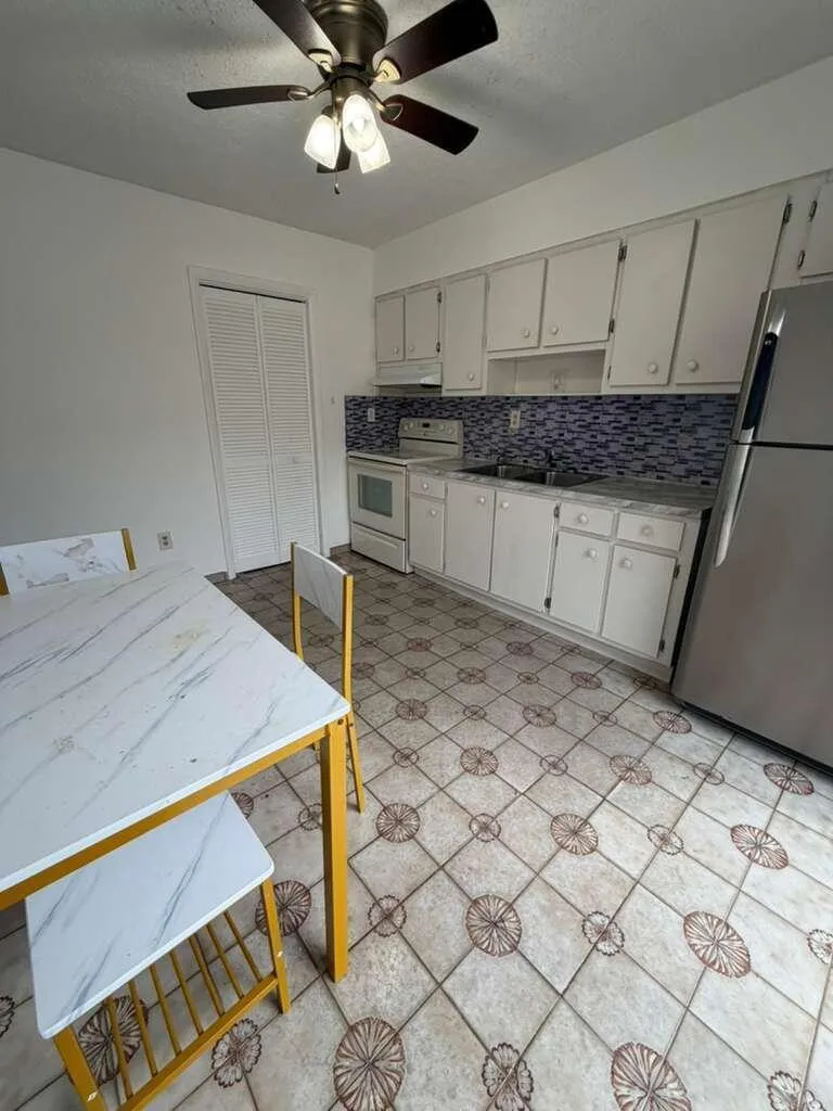 4796 E 10th Avenue Hialeah, FL 33013