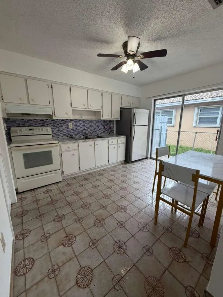 4796 E 10th Avenue Hialeah, FL 33013