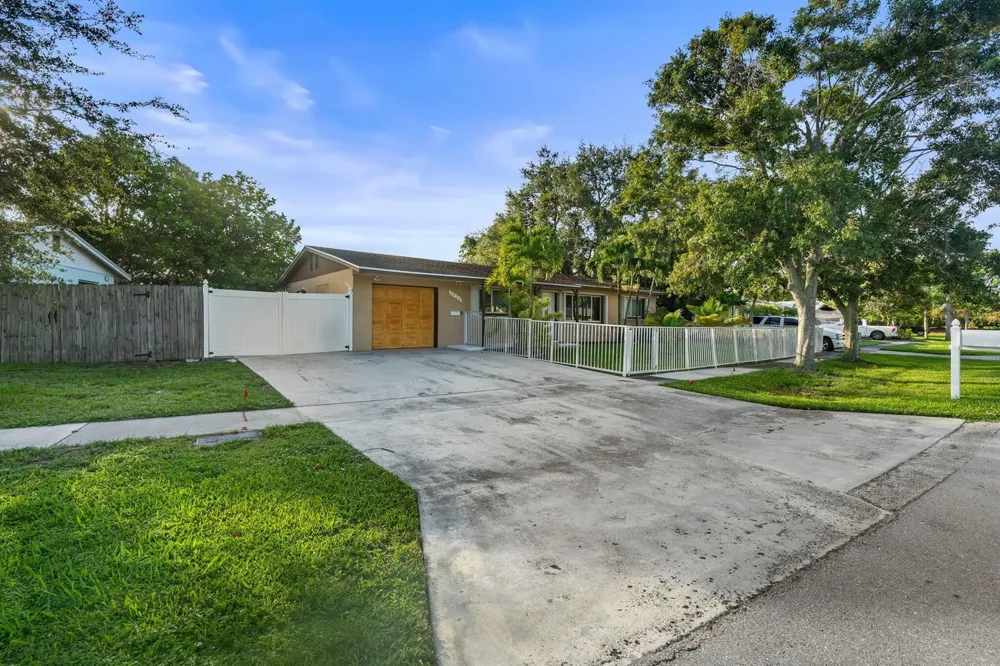 3428 Capri Road Palm Beach Gardens, FL 33410