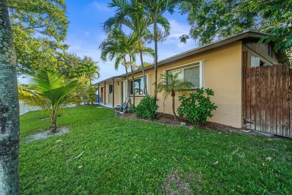 3428 Capri Road Palm Beach Gardens, FL 33410