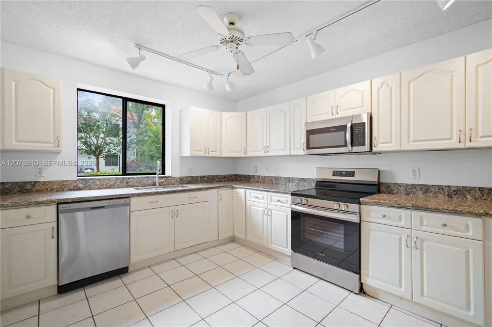 21378 Marina Cove Cir #11-B Aventura, FL 33180