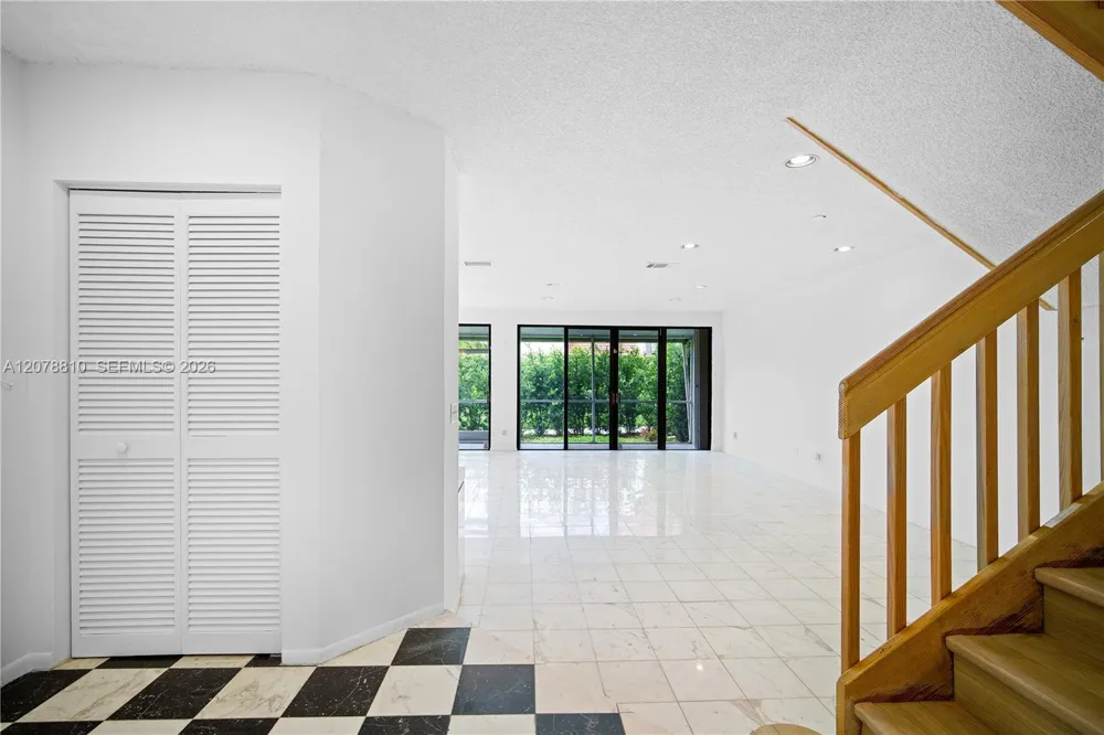 21378 Marina Cove Cir #11-B Aventura, FL 33180