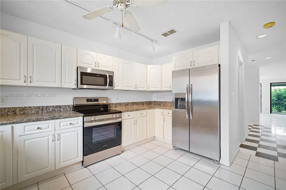 21378 Marina Cove Cir #11-B Aventura, FL 33180