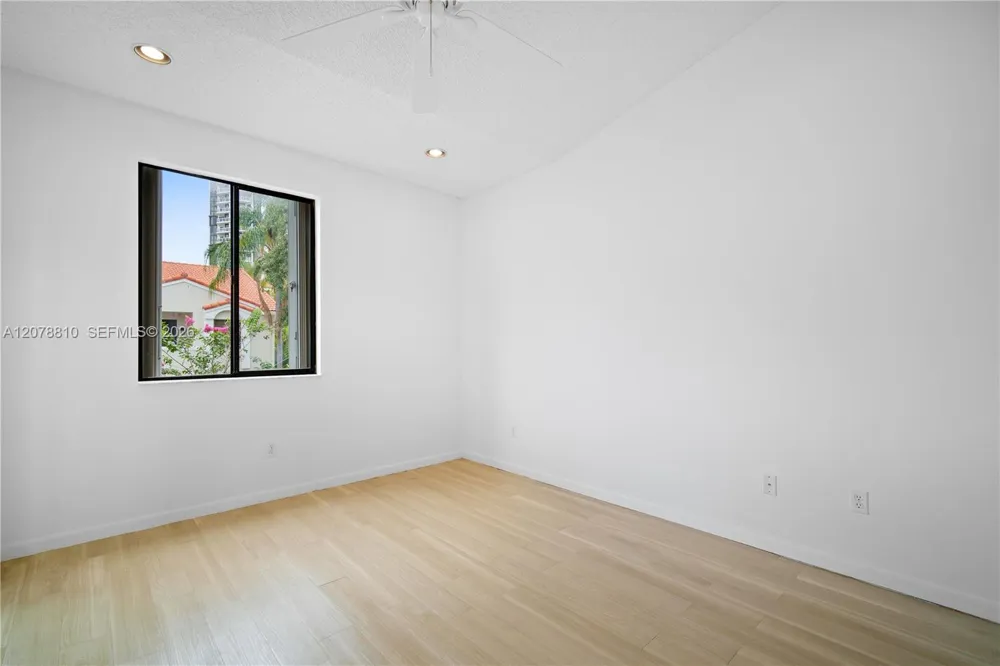 21378 Marina Cove Cir #11-B Aventura, FL 33180