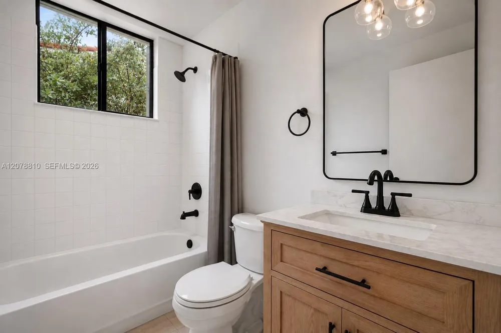 21378 Marina Cove Cir #11-B Aventura, FL 33180