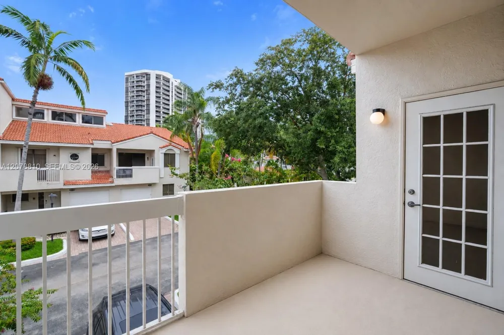 21378 Marina Cove Cir #11-B Aventura, FL 33180