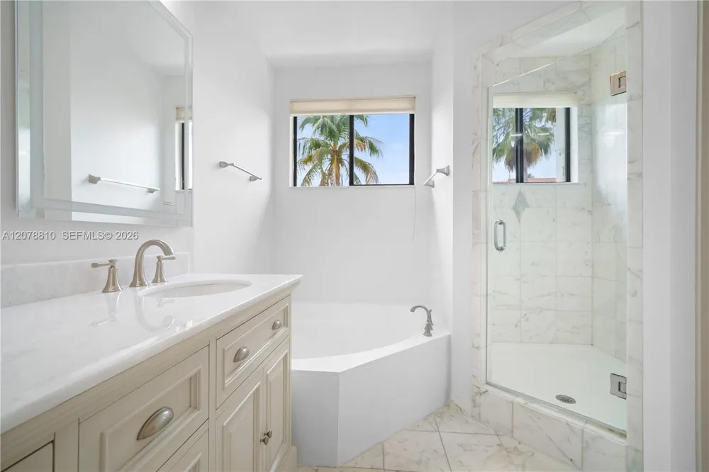 21378 Marina Cove Cir #11-B Aventura, FL 33180