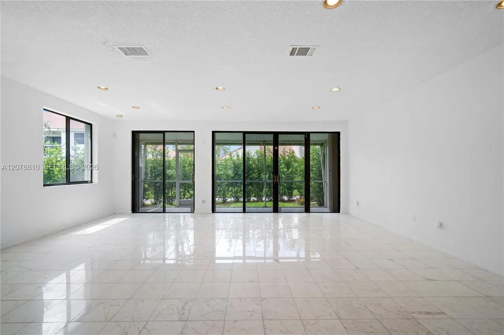 21378 Marina Cove Cir #11-B Aventura, FL 33180