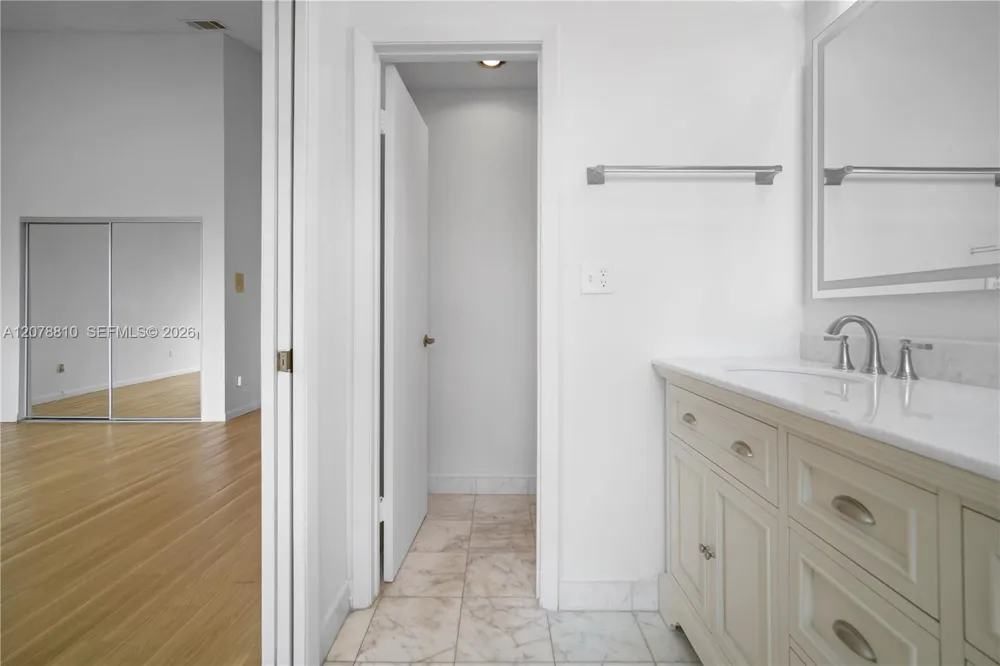 21378 Marina Cove Cir #11-B Aventura, FL 33180