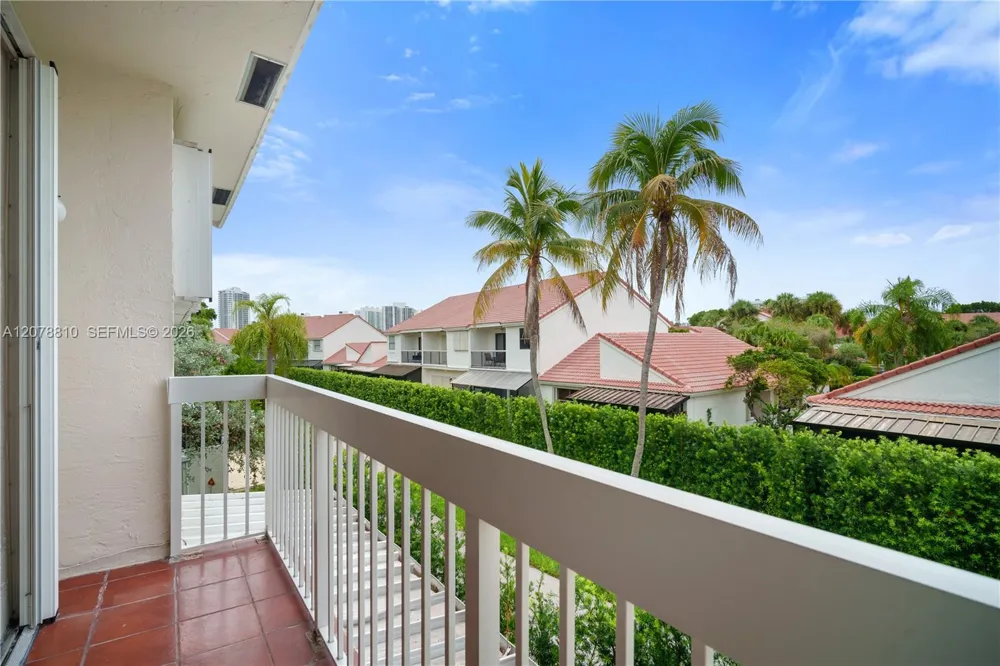 21378 Marina Cove Cir #11-B Aventura, FL 33180