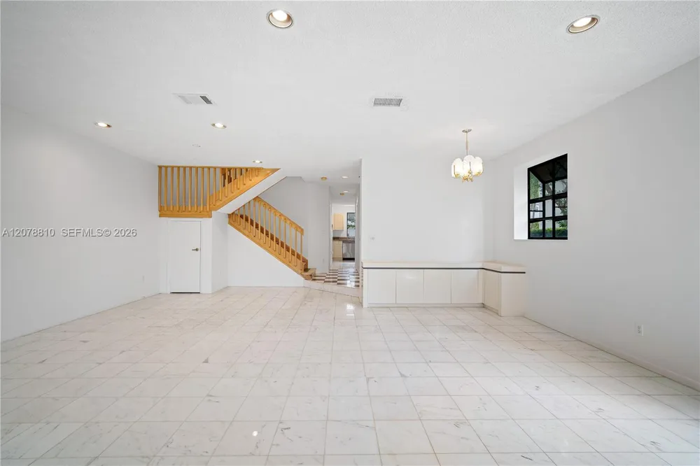 21378 Marina Cove Cir #11-B Aventura, FL 33180