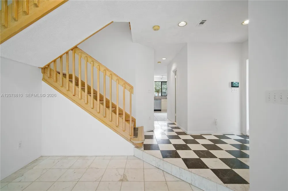 21378 Marina Cove Cir #11-B Aventura, FL 33180