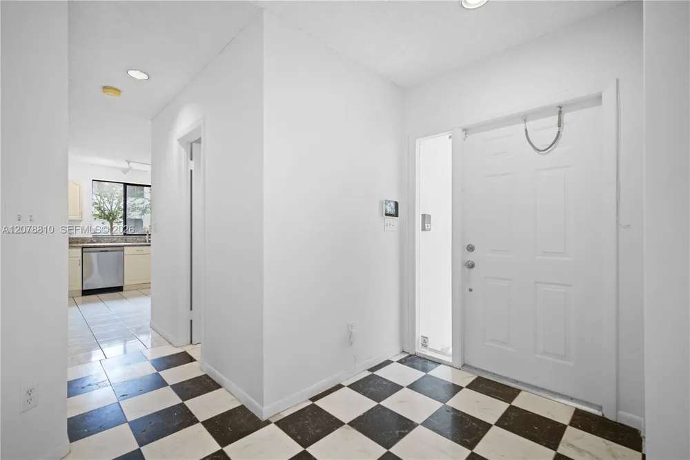 21378 Marina Cove Cir #11-B Aventura, FL 33180