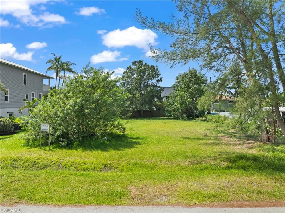 734 Park Avenue Naples, FL 34110