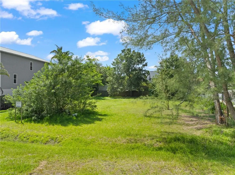 734 Park Avenue Naples, FL 34110