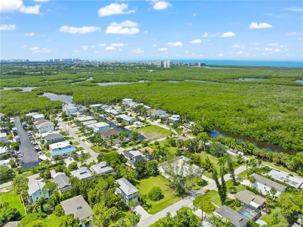734 Park Avenue Naples, FL 34110