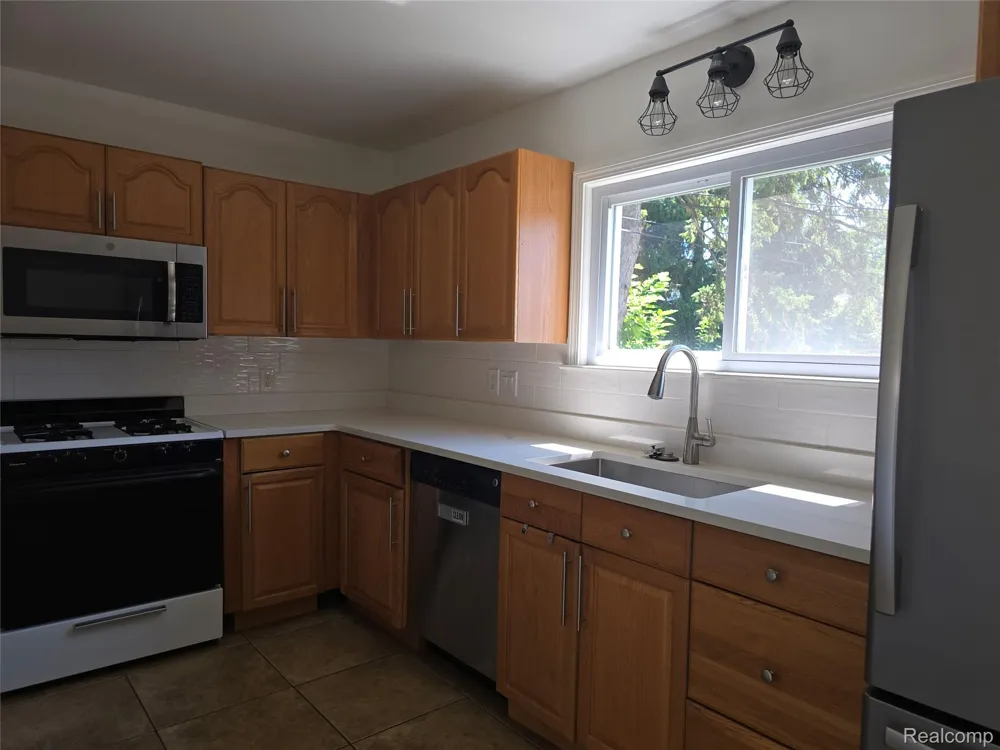 534 Ardmore Drive Ferndale City, MI 48220