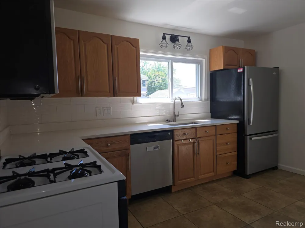 534 Ardmore Drive Ferndale City, MI 48220