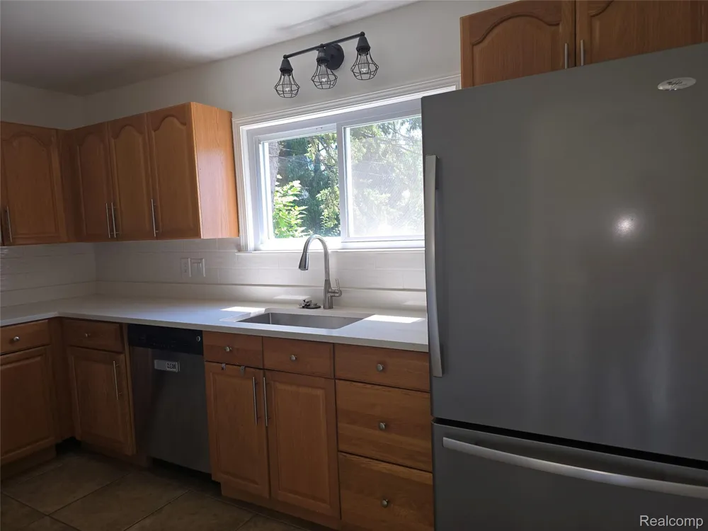 534 Ardmore Drive Ferndale City, MI 48220