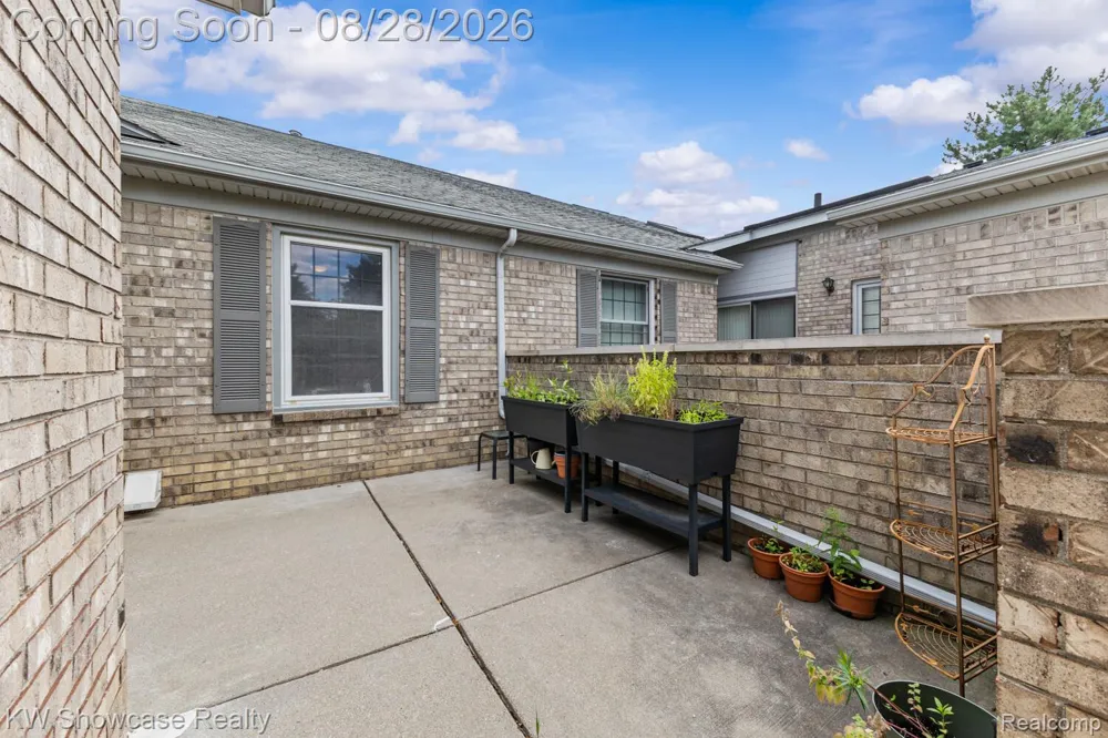14465 Foy Creek Court Shelby Charter Township, MI 48315