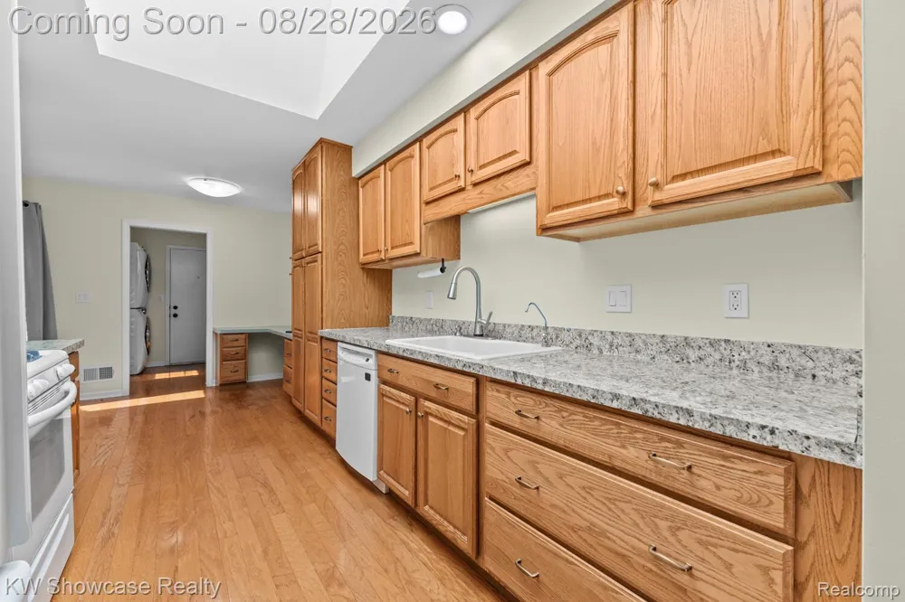 14465 Foy Creek Court Shelby Charter Township, MI 48315