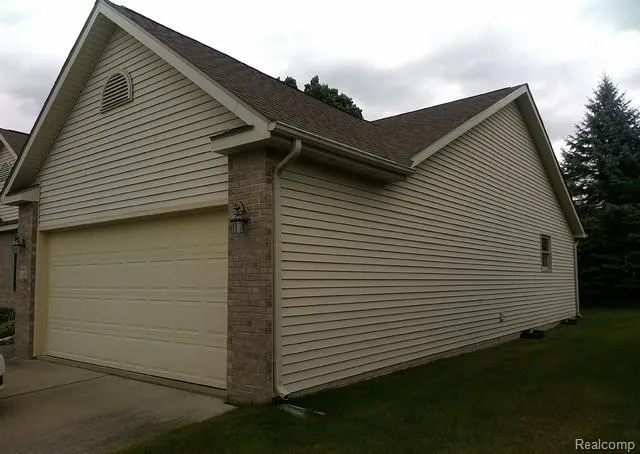 3149 Rotterdam Drive #69 Vienna Charter Township, MI 48420
