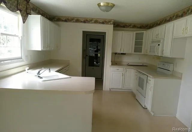 3149 Rotterdam Drive #69 Vienna Charter Township, MI 48420