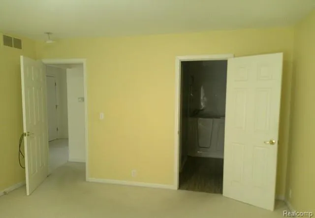 3149 Rotterdam Drive #69 Vienna Charter Township, MI 48420