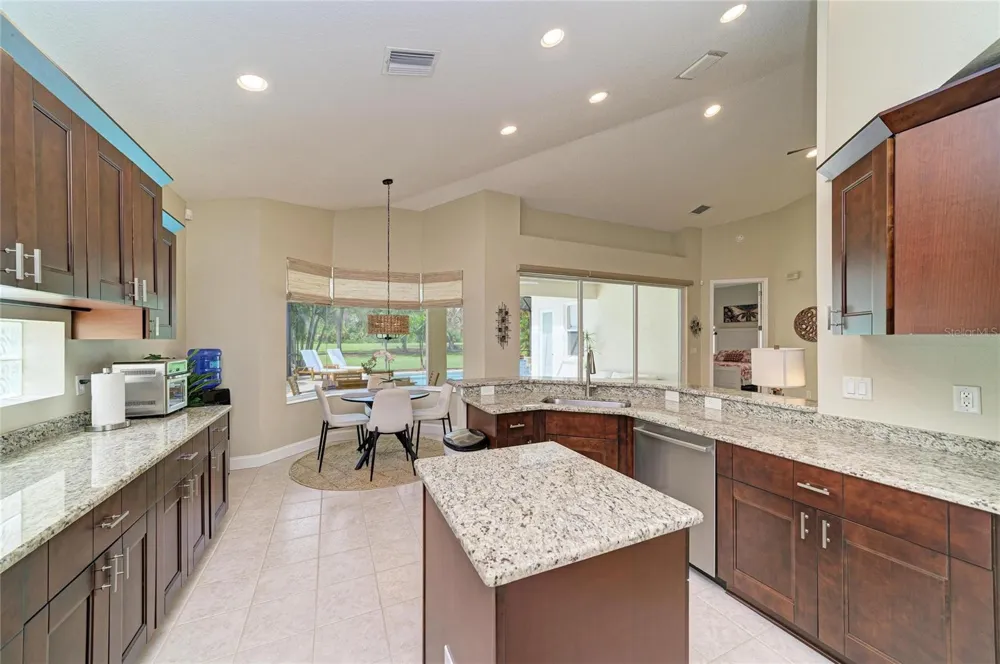 6690 TAILFEATHER WAY Bradenton, FL 34203