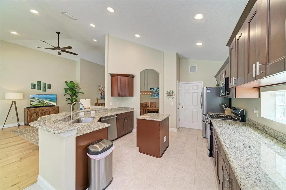 6690 TAILFEATHER WAY Bradenton, FL 34203