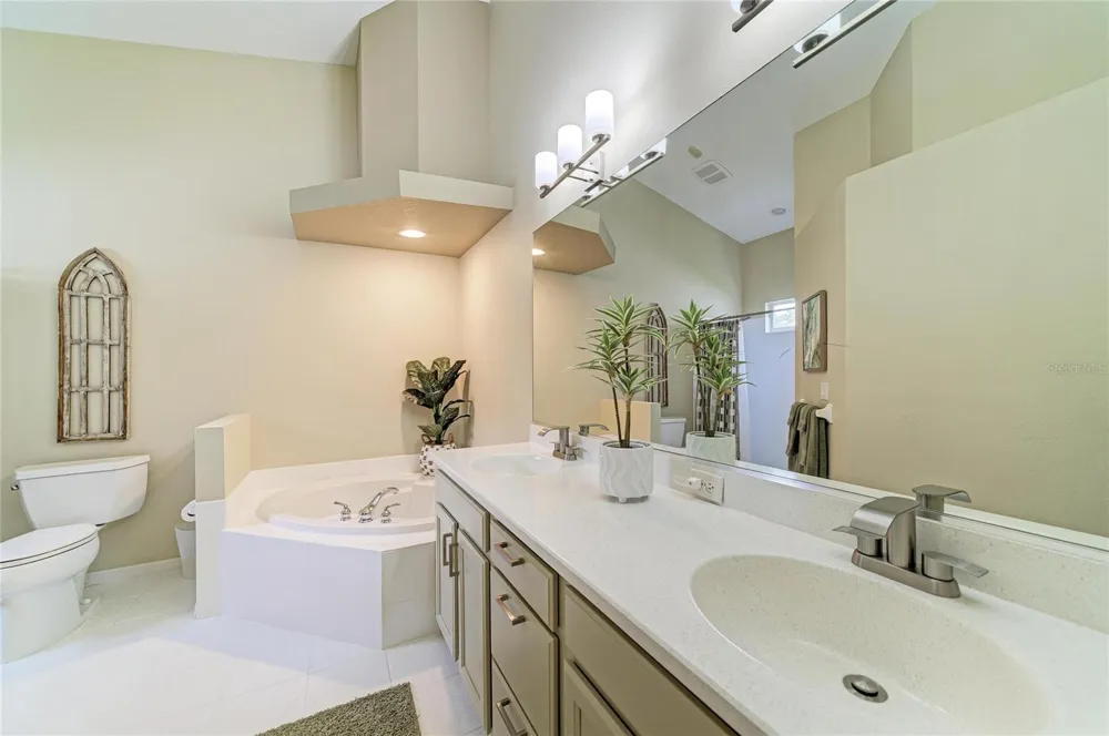 6690 TAILFEATHER WAY Bradenton, FL 34203