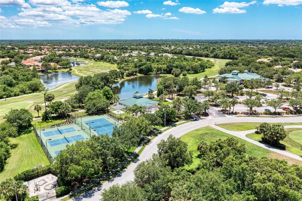 6690 TAILFEATHER WAY Bradenton, FL 34203