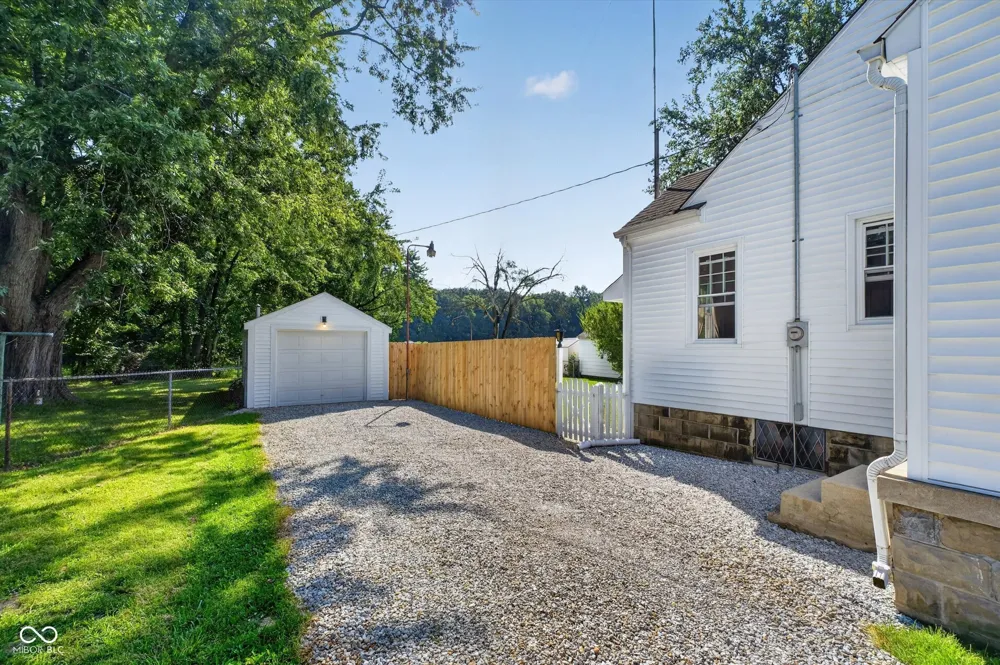 3912 Main Street Anderson, IN 46013
