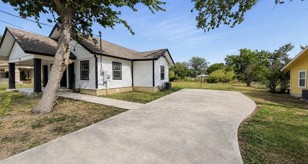510 E Pine Street Seguin, TX 78155