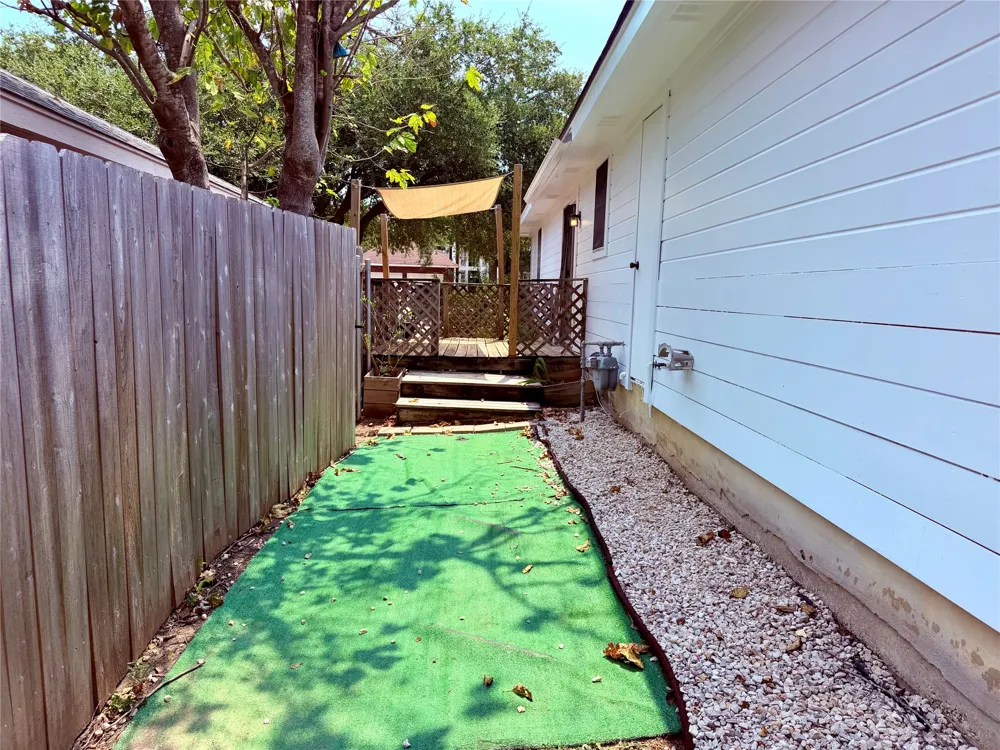 8112 Willet Trail Trail #B Austin, TX 78745