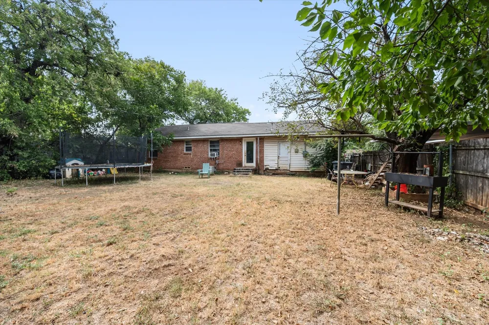 1405 Grace Street Arlington, TX 76010
