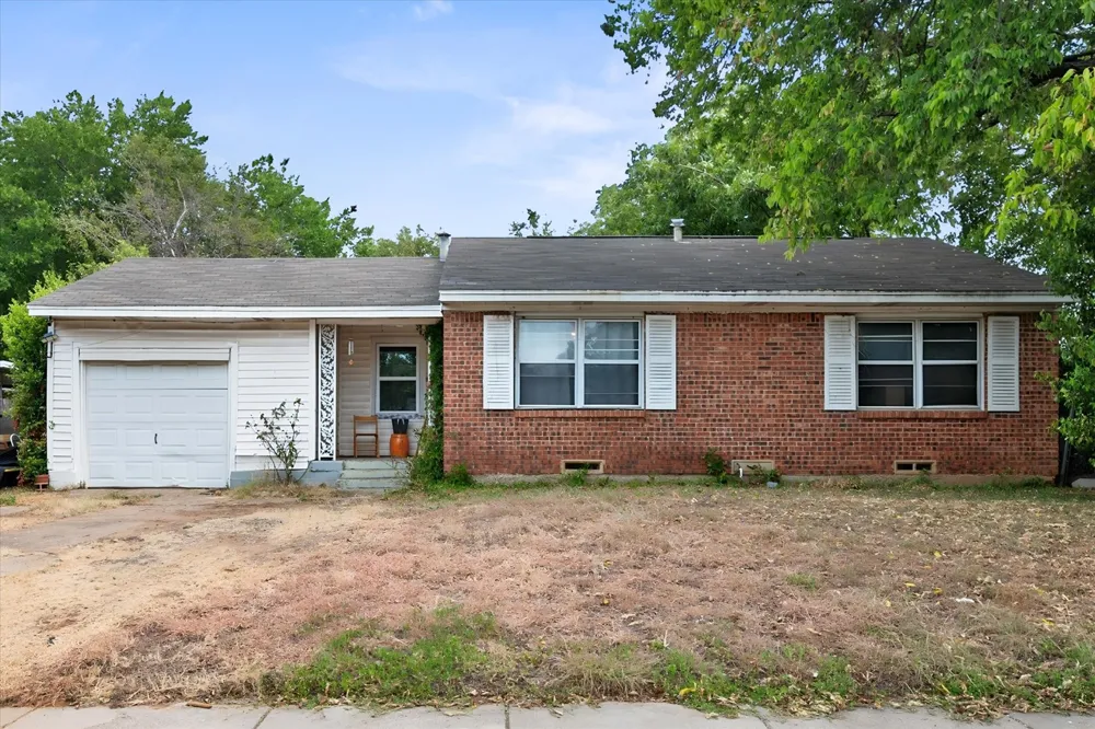 1405 Grace Street Arlington, TX 76010