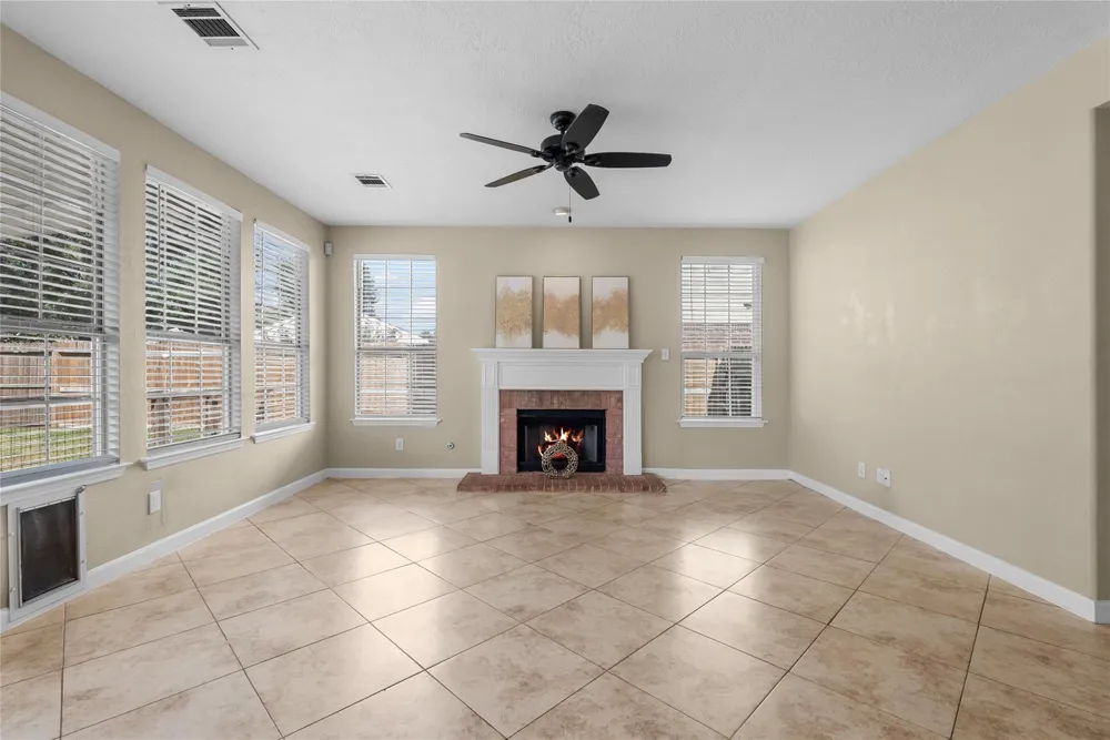 2212 Palm Lagoon Drive League City, TX 77573