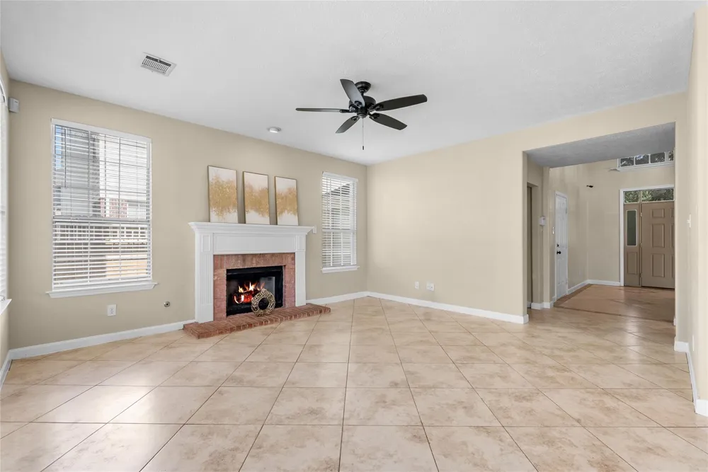 2212 Palm Lagoon Drive League City, TX 77573
