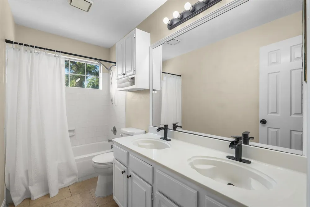 2212 Palm Lagoon Drive League City, TX 77573
