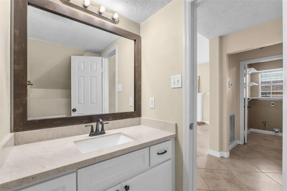 2212 Palm Lagoon Drive League City, TX 77573