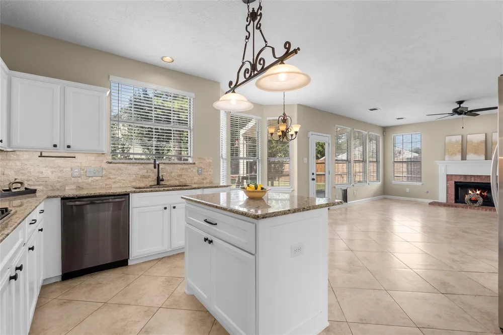 2212 Palm Lagoon Drive League City, TX 77573