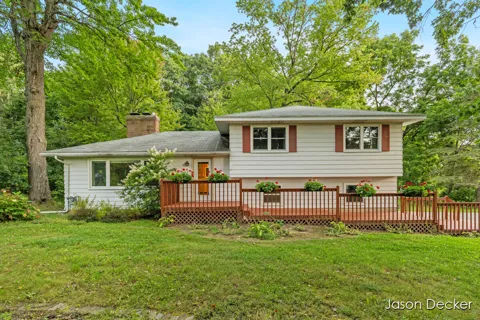 6181 10 Mile Road NE
