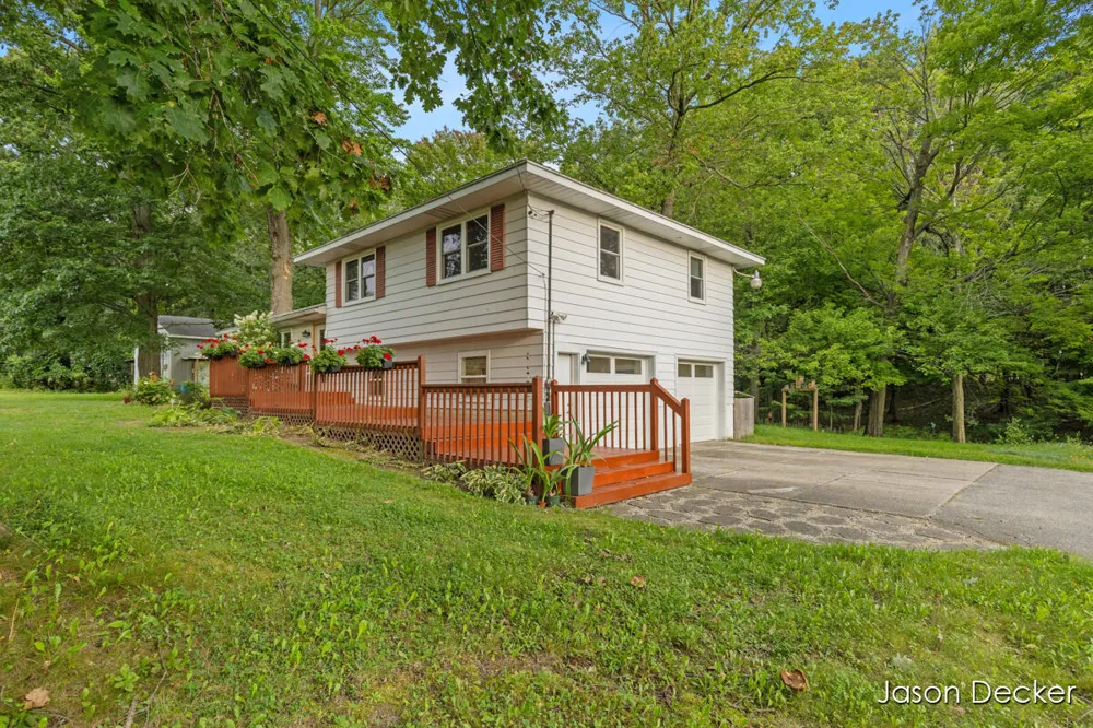 6181 10 Mile Road NE Rockford, MI 49341