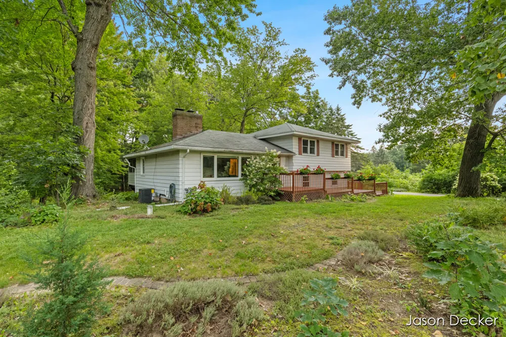 6181 10 Mile Road NE Rockford, MI 49341