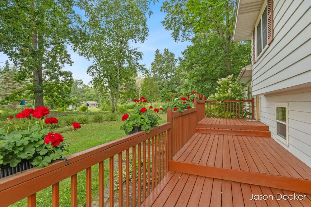 6181 10 Mile Road NE Rockford, MI 49341